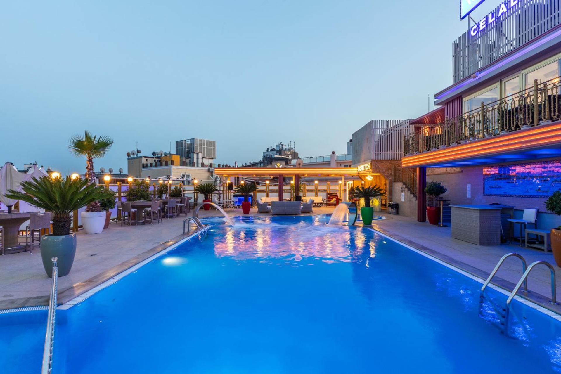 Wyndham Istanbul Old City Exterior photo The pool at the hotel
